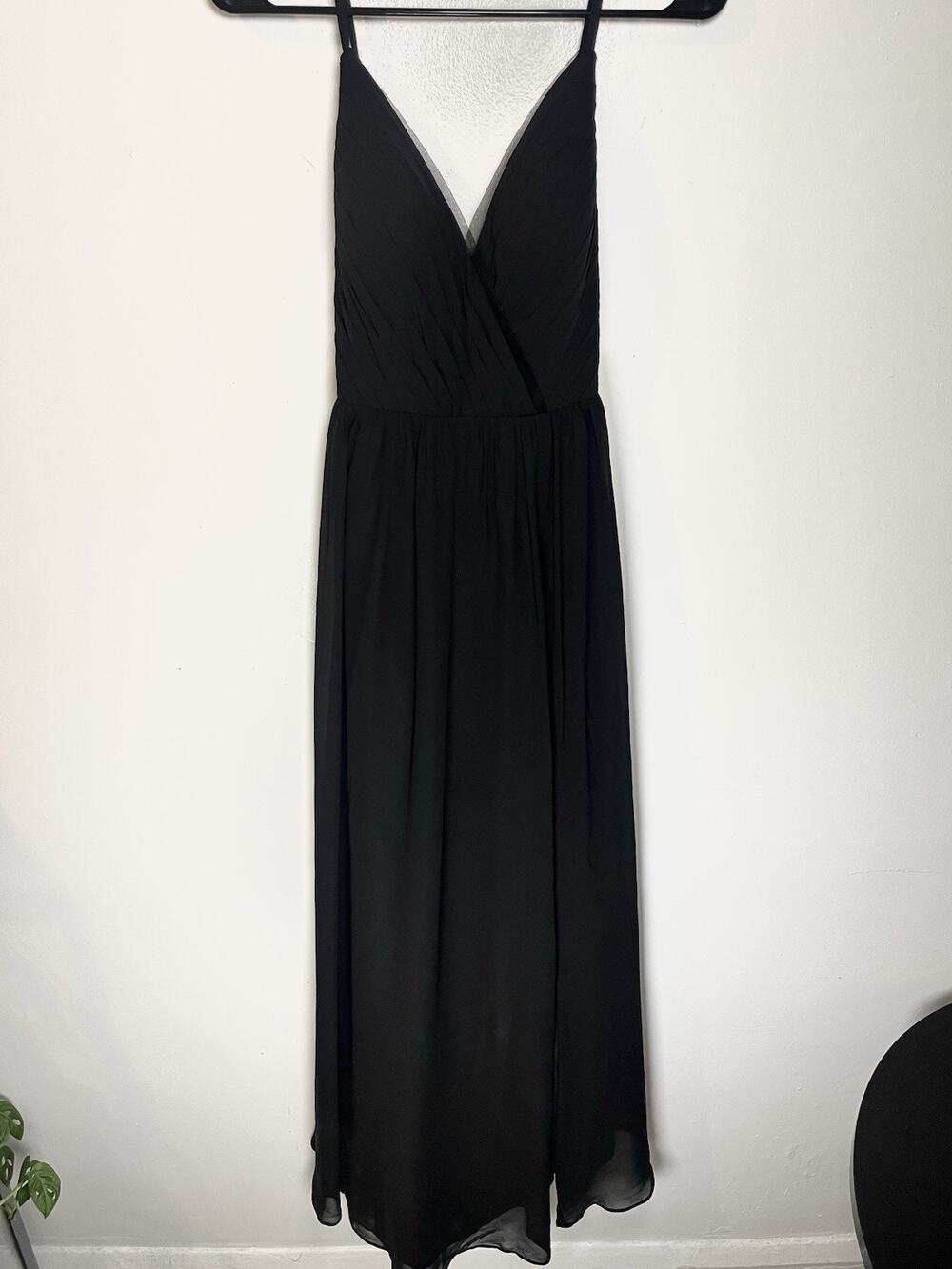 Azazie Gracie Black A-Line V Neck Pleated Chiffon Formal Dress Bridesmaid Sz A2